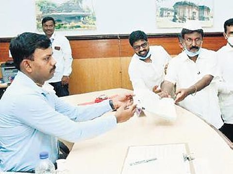 Express News Service @ Belagavi One-time friends and now rivals, the Jarkiholis and the Laxmi Hebbalkar camp, will cross swords in the upcoming MLC election from Belagavi local bodies constituency wi