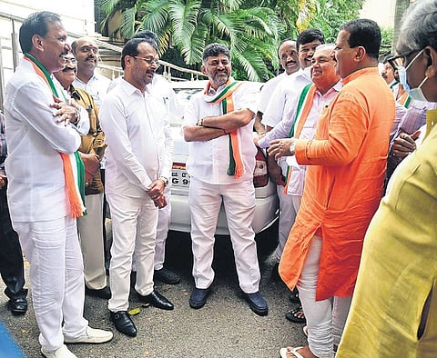 Congress leaders DK Shivakumar and Ramalinga Reddy with Congress candidate Yusuf Sharief |Shriram BN