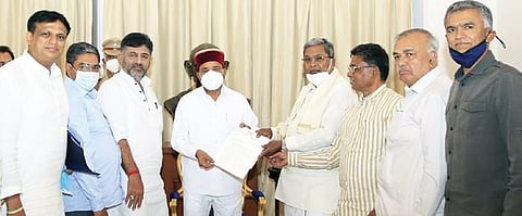 Congress seeks President rule in Karnataka