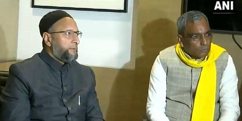 AIMIM chief Asaduddin Owaisi witht SBSP chief Om Prakash Rajbhar in Lucknow (File Photo | EPS)
