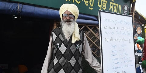 Nishtar Singh Grewal (86) during the year-long protest against the three farm laws, at Singhu Border in Haryana. (Photo| Parveen Negi, EPS)