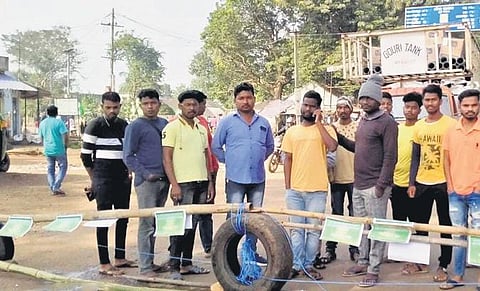 Activists of MASA blocking a road in Mayurbhanj during the bandh (Photo | Express)