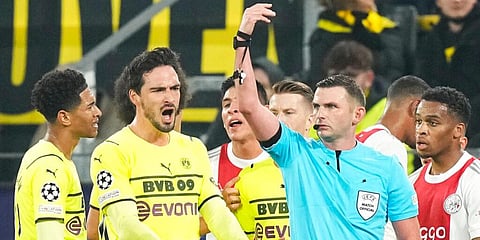 Borussia Dortmund's Mats Hummels reacts to Referee Michael Oliver after he saw the red card. (Photo | AP)