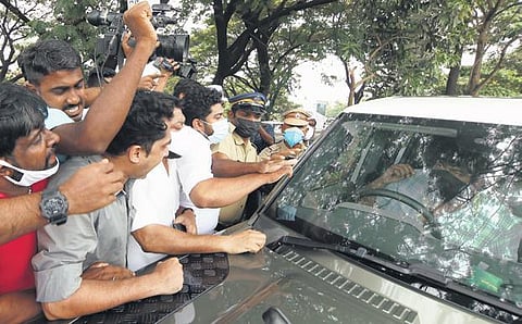 Congress workers block Joju George’s vehicle after he protested against the blockade | Arun Angela