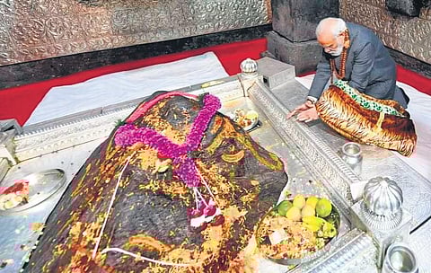 PM Narendra Modi offers prayers inside Kedarnth temple on Friday. (Photo | EPS)