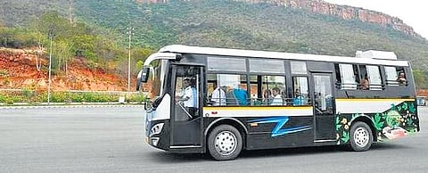 These nine-meter AC buses have a seating capacity of 35.