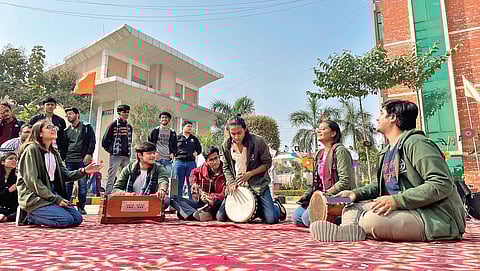A group of students performing at ‘Tal Se Tal’, an event by Samagra, the theatre society of MAIMS