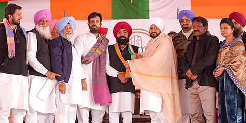 Former AAP MLA from Jaitu Baldev Singh joins Congress under the presence of CM Charanjit Singh Channi. (Photo| Twitter)