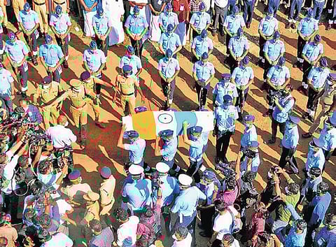 Air Force officials and NCC cadets gave a Guard of Honour to JWO Pradeep whose mortal remains were brought to Thrissur in Kerala on Saturday, Dec 11, 2021. (Photo | Express, A Sanesh)
