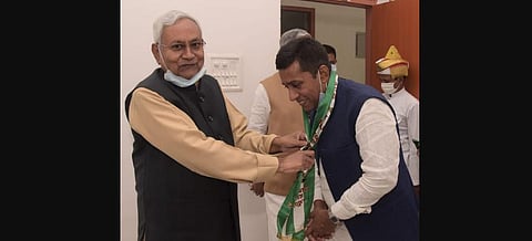 Shubhanand Mukesh joins JDU (Photo | Twitter)