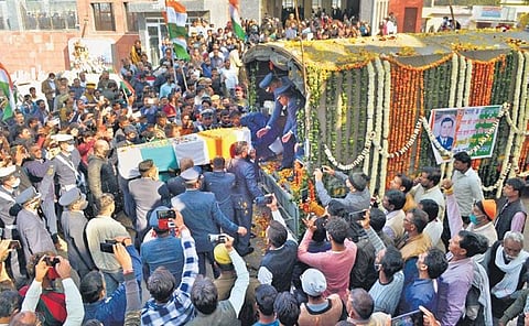 Army personnel carry the mortal remains of Wing Commander Prithvi Singh Chauhan during his funeral in Agra on Saturday. (Photo | PTI)