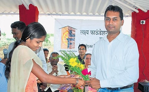 Shirish Patil felicitates a student.