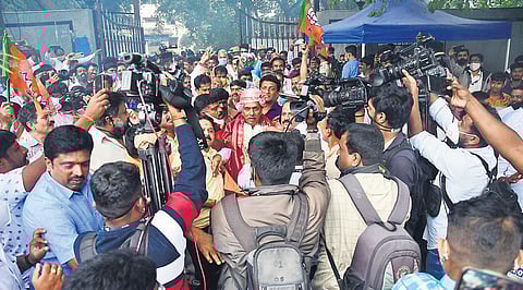 BJP workers surround victorious Bengaluru Urban candidate Gopinath Reddy in Bengaluru on Tuesday. (Photo | Shriram BN)