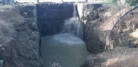 Even after huge water inflow continuously for 11 days, the farmwell owned by one Murugaraj in Enthalur village near Alangulam has not filled up. (Express)