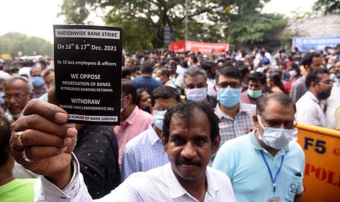 Bank employees protest at Valluvar Kottam in Chennai on Thursday. (Photo | R Satish Babu, EPS)
