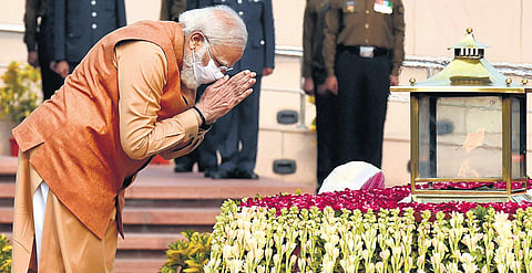 PM Modi pays tribute to martyrs at an event on the occasion of Vijay Diwas at National War Memorial in Delhi on Thursday. (Photo | PTI)