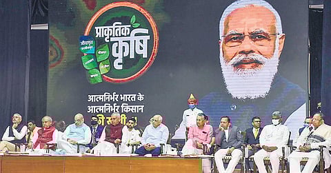 Union ministers Amit Shah and Narendra Singh Tomar at the National Conclave on Natural Farming in Anand, Gujarat, on Thursday. (Photo | PTI)