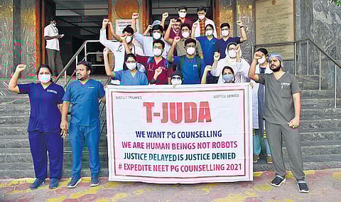 Gandhi Hospital doctors hold a protest demanding that NEET-PG counselling be expedited, on Wednesday, Dec 1, 2021. (Photo | EPS, Vinay Madapu)