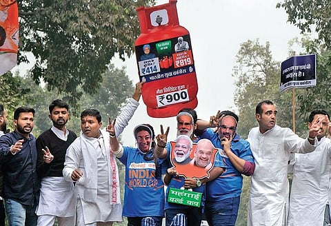 Indian Youth Congress activists hold a protest over inflation in New Delhi | shekhar yadav