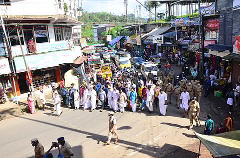 Protest march held in Idukki's Vandiperiyar on Thursday morning against the opening of Mullaperiyar dam without warning. (Photo | Express)