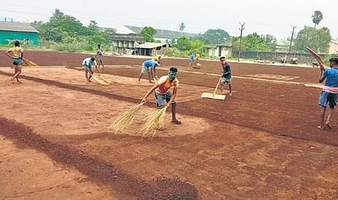 An adulterated tea powder producing unit at Bikkavolu | Express