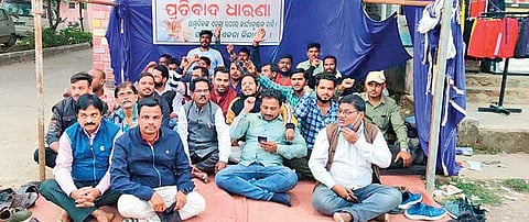 Journalists sit on dharna in front of Malkangiri Model police station (Photo | Express)