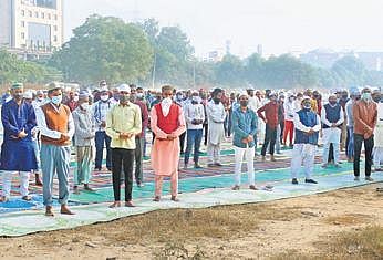 Namaz row: Right-wing outfit offers ghar wapsi to Muslims