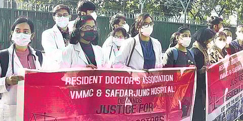 Resident doctors protest outside Nirman Bhavan in New Delhi. (Photo | Parveen Negi, EPS)