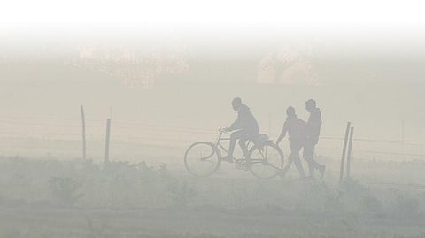 Smog and air pollution in Delhi. (Photo | Parveen Negi)