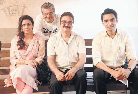 Actor Vinay Pathak (middle)