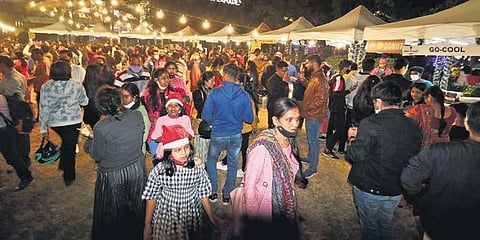 Christmas revellers violate COVID norms at a mall in Bhubaneswar on Saturday. (Photo | Irfana, EPS)