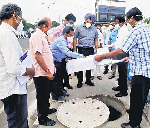 Corporation Commissioner Gagandeep Singh Bedi inspecting SWDs (File photo)