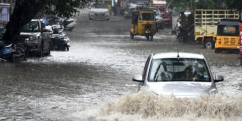 Flooded bazaar road due to heavy rain at Saidapet in Chennai. (Photo| Martin Louis, EPS)