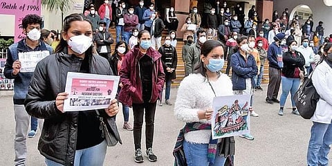 Demonstrators at Lady Hardinge Hospital in New Delhi on Thursday. (Photo | Parveen Negi, EPS)