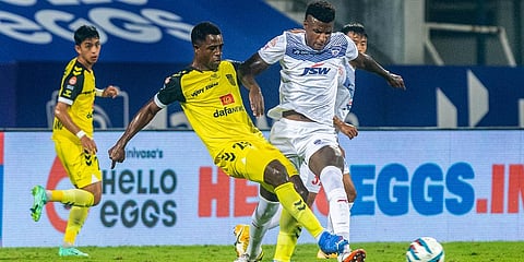Bartholomew Owogbalor Ogbeche of Hyderabad FC (L) and Bruno Edgar Silva Almeida of Bengaluru FC in action during an ISL match at the Bambolim Stadium. (Photo| PTI)