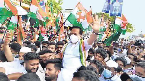 Former chief minister Oommen Chandy, who flagged off the yatra at Kumbla in Kasaragod, said the LDF government wasted its mandate by indulging in violent and hate politics