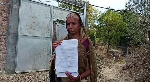 Basanti Bai Lohar with her letter to President Kovind (Photo | Express)
