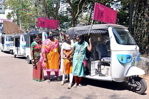 E-autorickshaws for delegates being lined up at Tagore Theatre. (Photo | Vincent Pulickal, EPS)