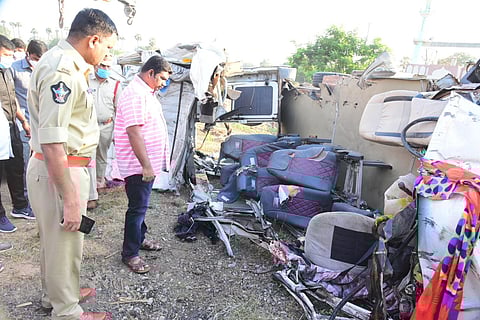 Police inspect the Kurnool bus accident site. (Photo: By special arrangement)
