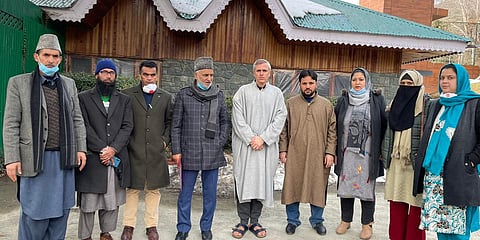NC leader Omar Abdullah with 8 DDC members of his party after an Independent was elected head of a 14-strong council in Budgam. (Photo| Twitter/ @OmarAbdullah)