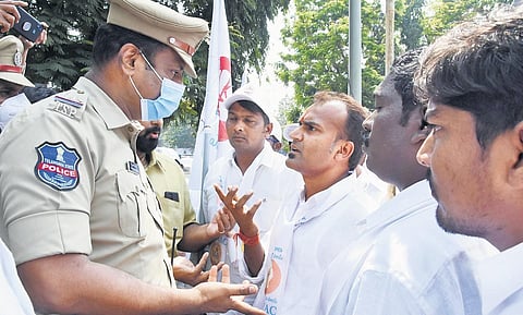 Police stop Telangana NRI Association members, who tried to take out a rally from Gun Park to Indira Park | RVK Rao