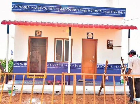 YSR Jagananna colonies should be model dwelling units: CM