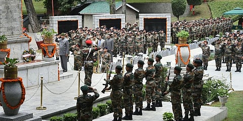esident Ram Nath Kovind pays tributes at Chinar Corps (15 Corps) War Memorial on 20th Kargil Vijay Diwas in Srinagar. (File Photo | PTI)