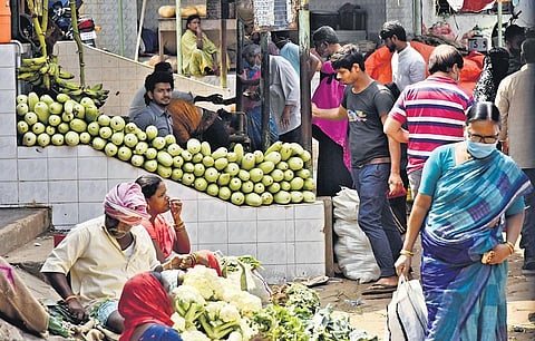 A view of the busy Falaknuma Vegetable Market in Hyderabad. (Photo | Vinay Madapu, EPS)