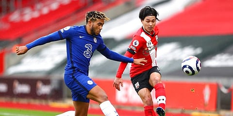 Southampton's Takumi Minamino (R) and Chelsea's Reece James challenge for the ball during their English Premier League match. (Photo | AP)