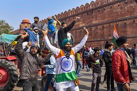 Farmers participate in the 'Kisan Gantantra Parade' after breaking police barricades at Ghazipur border near Red Fort in New Delhi. (Photo| PTI)