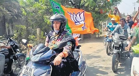 Union Minister Smriti Irani took out a vehicle rally near Kolkata recently. (Photo | Twitter)