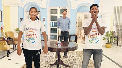 B Monisha and V Paulraj interact with Sam Curran and Joe Root | EXPRESS