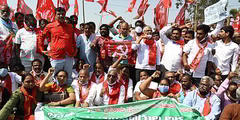 CPI activists block a highway Hayatnagar during a nationwide chaka jam. (Photo | Vinay Madapu, EPS)
