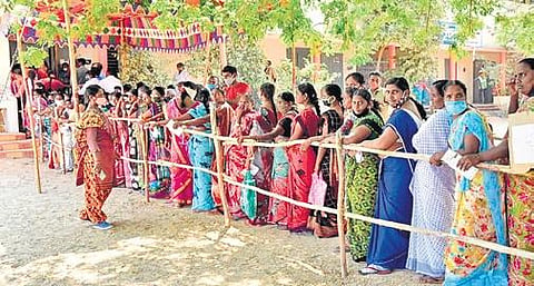 As many as 5,71,067 voters cast their votes in the civic elections as against 9,25,990 electors in the district.